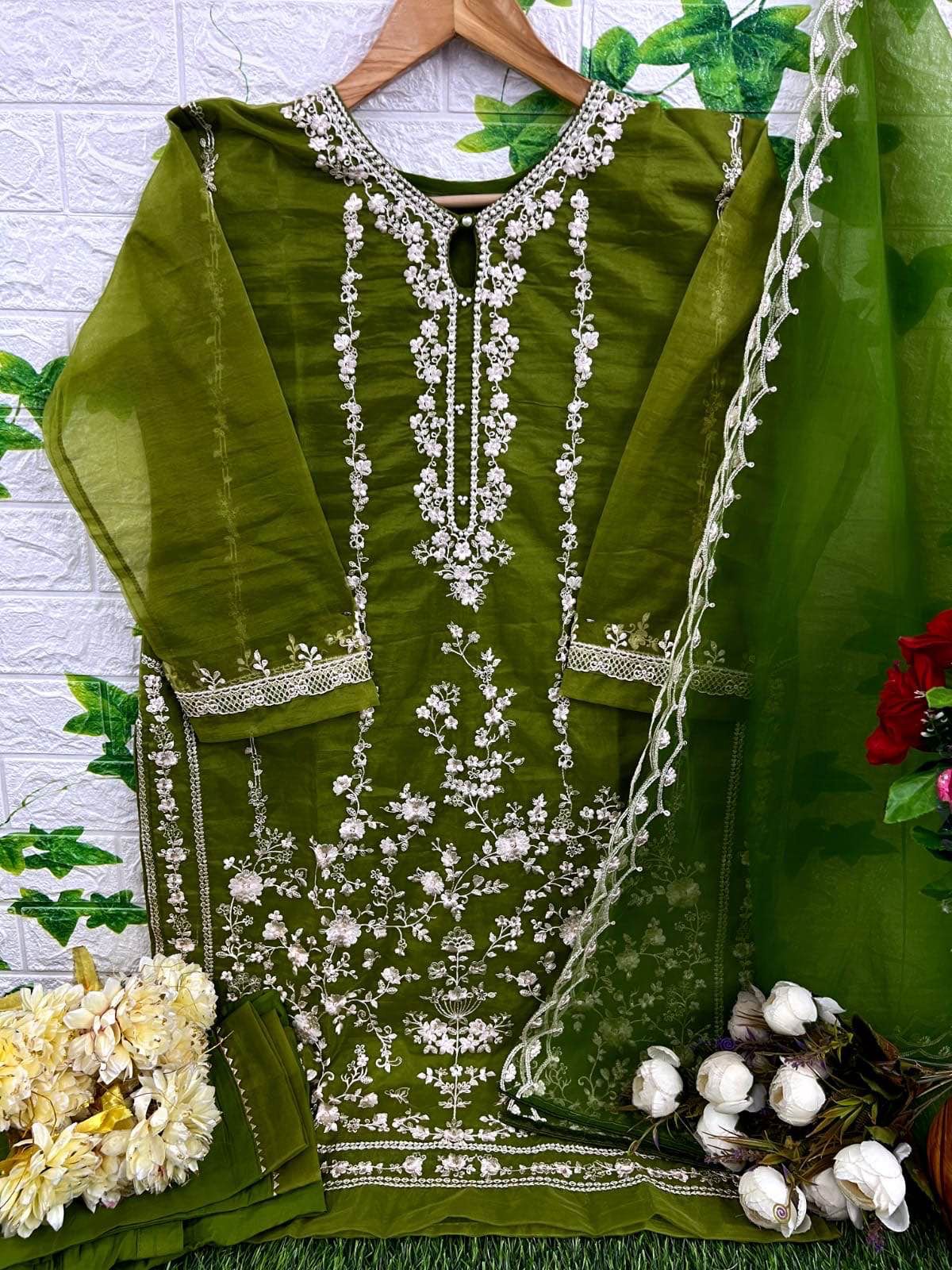 Zarqash Z Georgette Wholesale Pakistani Readymade Salwar Suit Catalog