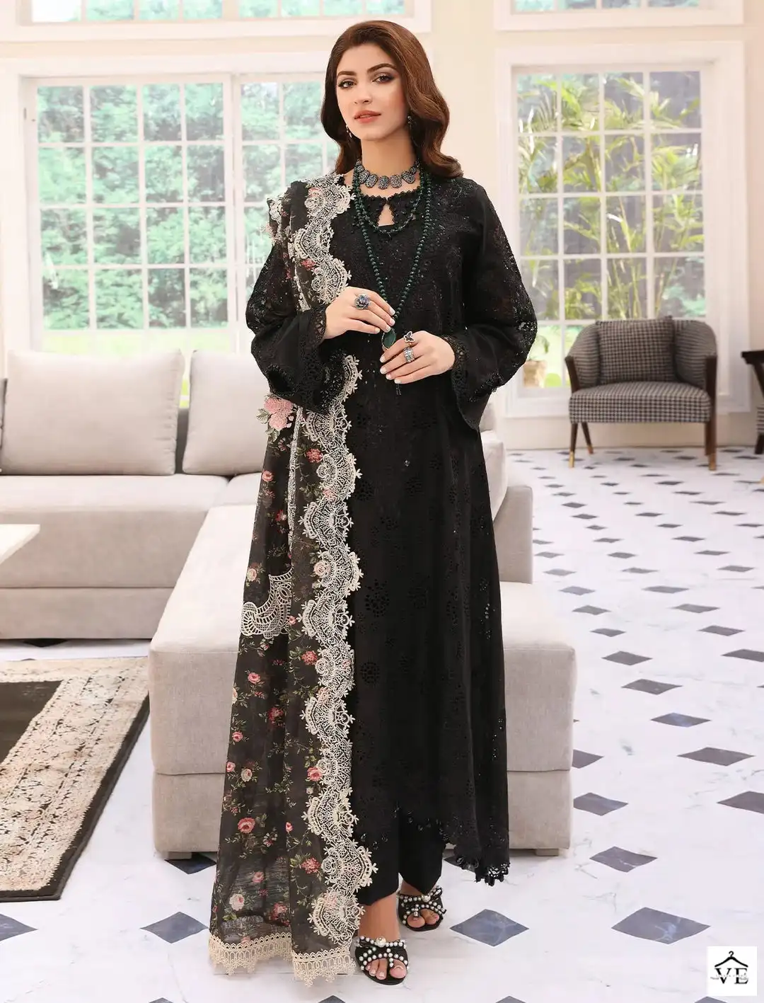 Gorgeous Black Evening Gown – Thread & Button