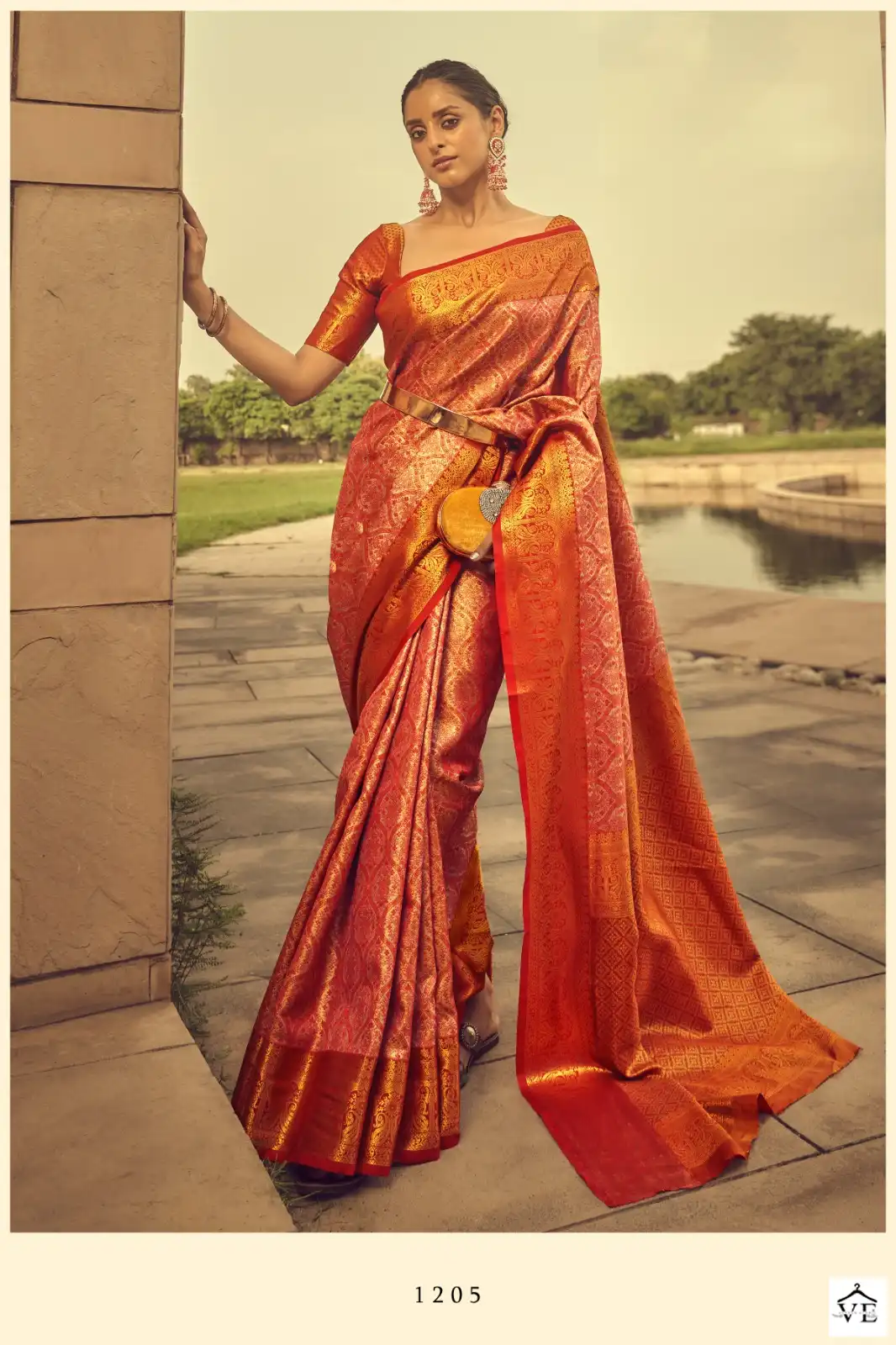 5.5 m (separate blouse piece) Ladies Fancy Banarasi Silk Saree, With Blouse  Piece at Rs 2340 in Surat
