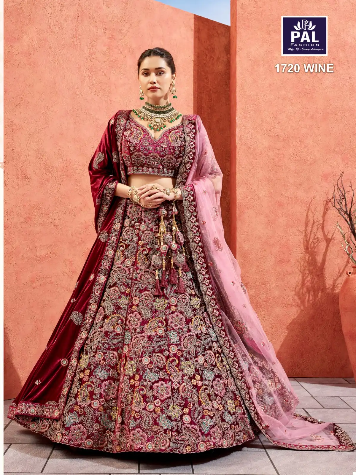No Fade Designer Bridal Lehenga at Best Price in Noida | Universal Fashion  Point