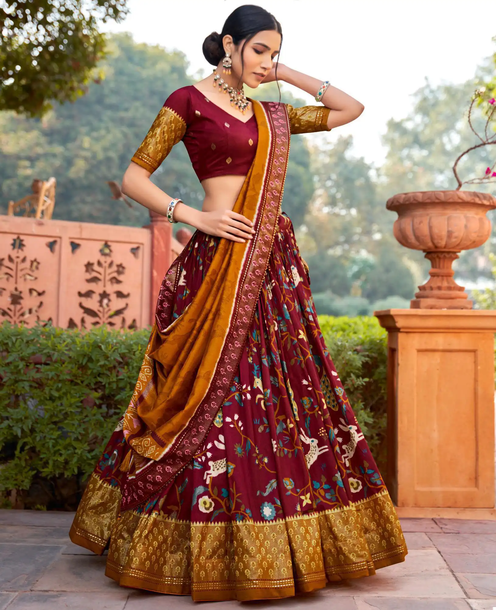 Ladies Designer Lehenga Choli With Dupatta Wholesale Catalog at Rs 2099 |  डिज़ाइनर लहंगा चोली in Surat | ID: 2851610789233